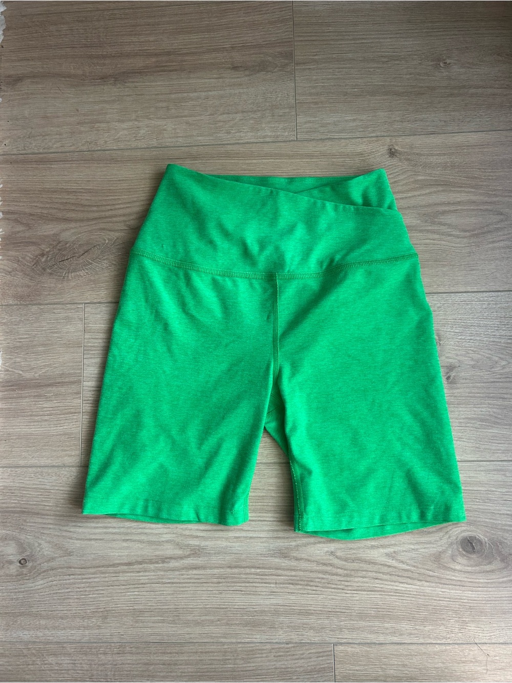 NWOT Beyond Yoga Crossover Waist Spandex Shorts